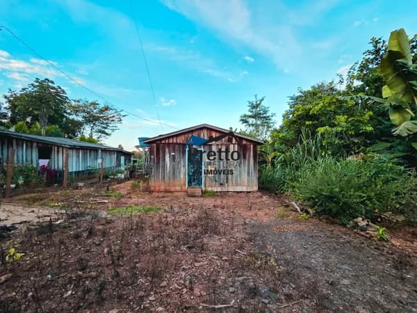 Vende-se Casa de madeira com preço Acessível localizada no bairro Minas Gerais em Colorado do Oeste/RO
