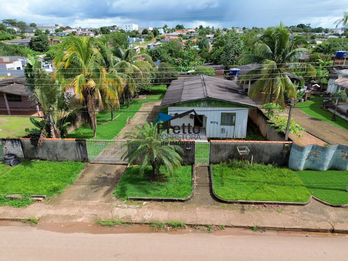 Vende-se Casa com 03 Dormitórios, terreno Inteiro e murado, Localizada no bairro Santa Luzia em Colorado do Oeste/RO