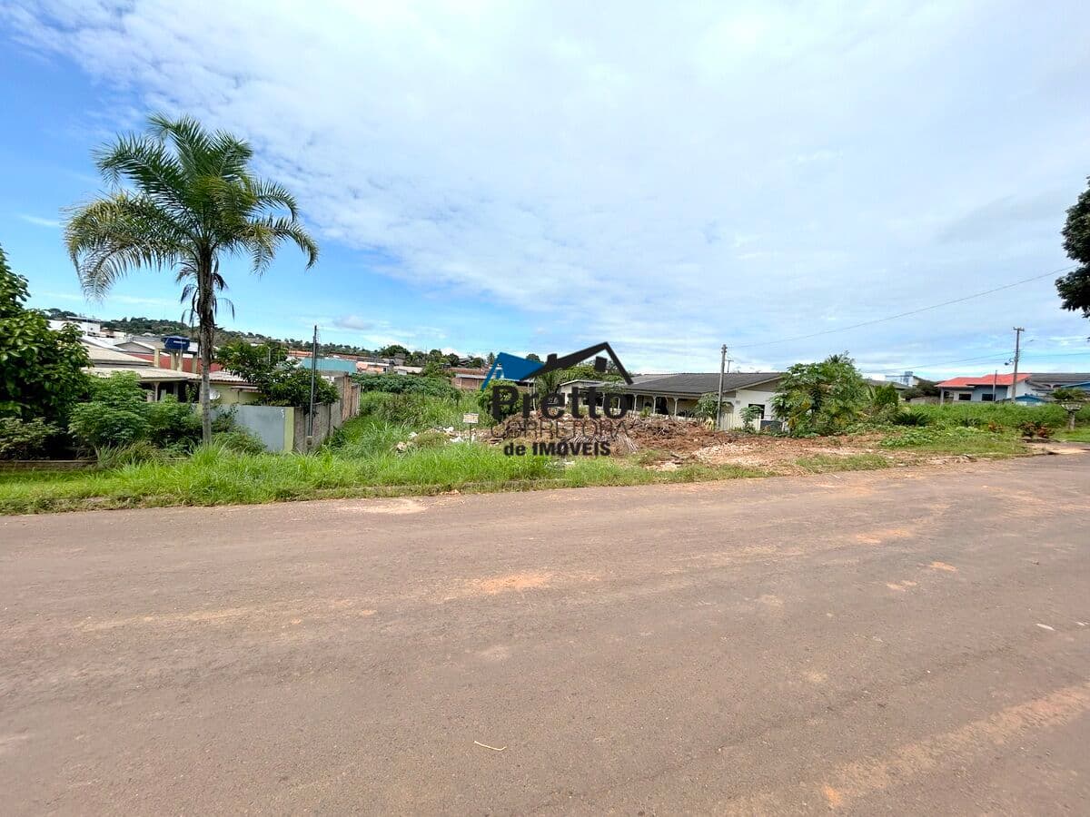 Vende-se terreno inteiro Residencial/Comercial no Centro de Colorado do Oeste/RO