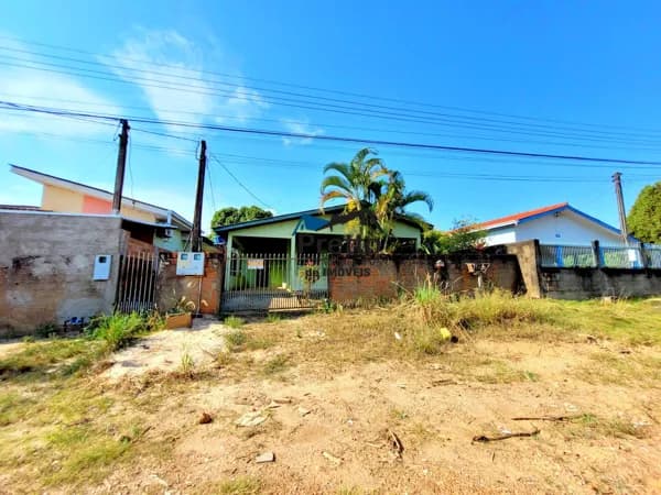 Vende-se Casa em Alvenaria com Kit net aos Fundos Localizada no bairro Cruzeiro em Colorado do Oeste/RO