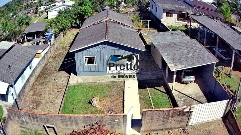 Vende-se Casa Mista com 04 Dormitório, terreno inteiro e todo murado no bairro Santa Luzia em Colorado do Oeste/RO