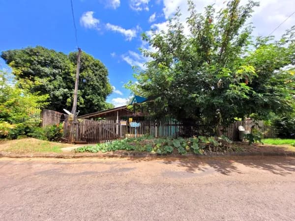 Vende-se Casa Mista contendo 04 Dormitórios Localizada no bairro São José em Colorado do Oeste/RO