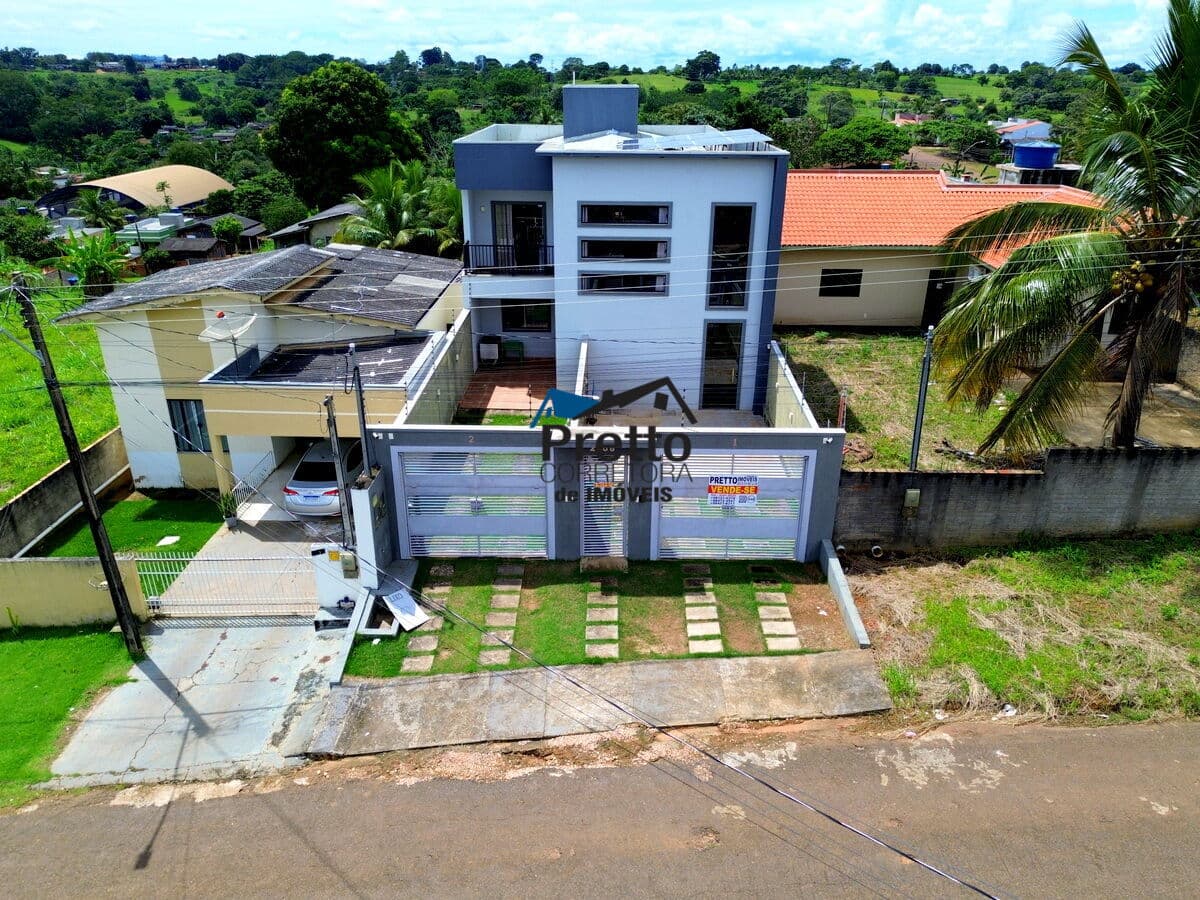 Vende-se Lindo Sobrado contendo 02 Apartamentos com Energia Solar incluso Localizado no bairro Cruzeiro em Colorado