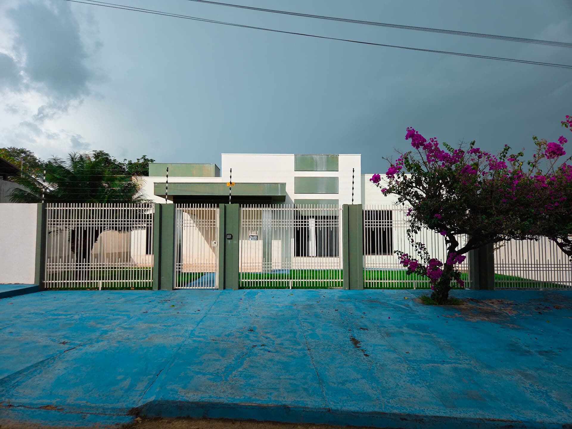 Vende-se Linda Casa com Edicula medindo 380 m² de Construção e terreno inteiro em Colorado do Oeste/RO