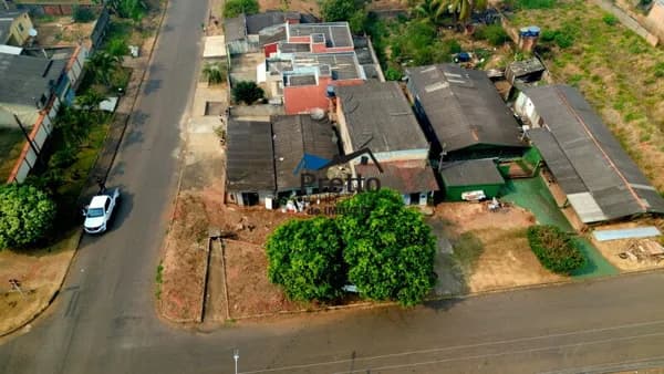 Vende-se Ponto Comercial com Terreno de Esquina, com excelente localização no Centro de Colorado do Oeste-RO.