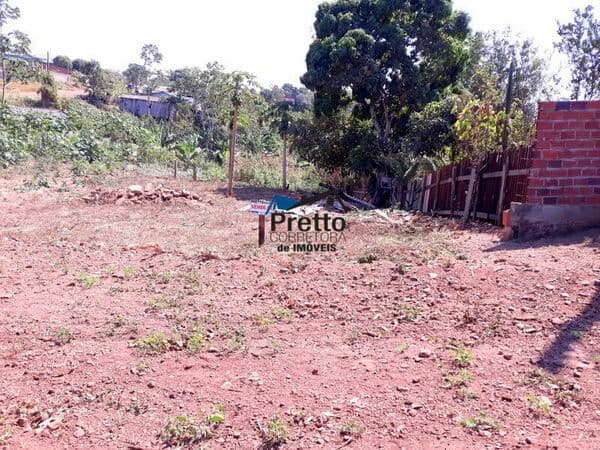 Vende-se Terreno medindo 400 m² próximo ao Asfalto no Bairro Jorge Teixeira em Colorado do Oeste/RO