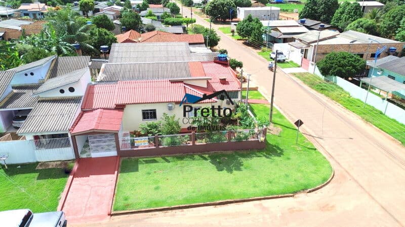 Casa com terreno de Esquina contendo 04 Dormitórios no Centro de Cabixi/RO