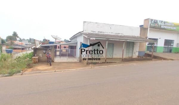Aluga-se casa Contendo 05 Quartos sendo um deles uma Suíte no Centro de Colorado do Oeste-RO