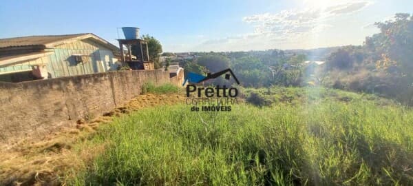 Vende-se Terreno inteiro Localizado no Asfalto no bairro Cruzeiro em Colorado do Oeste/RO