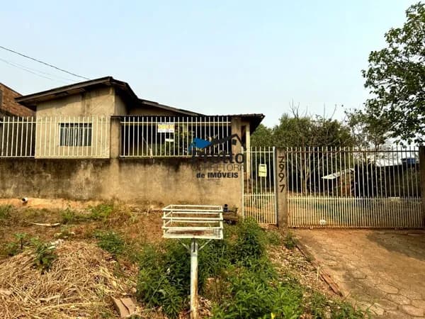 Vende-se Casa em Alvenaria Contendo 05 Dormitórios, com terreno inteiro, escriturado e todo murado, Localizada no Bairro Cruzeiro em Colorado do Oeste/RO;