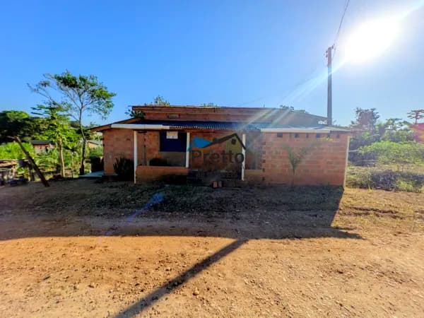 Vende Imóvel contendo Casa em alvenaria com 02 Terrenos inteiros no bairro Mato Grosso em Colorado do Oeste/RO