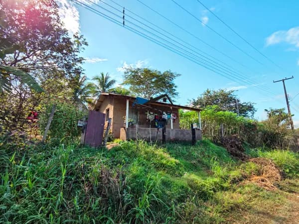 Vende-se Imóvel contendo 02 Casas e 05 terrenos inteiros à venda localizado no bairro Cruzeiro em Colorado do Oeste/RO