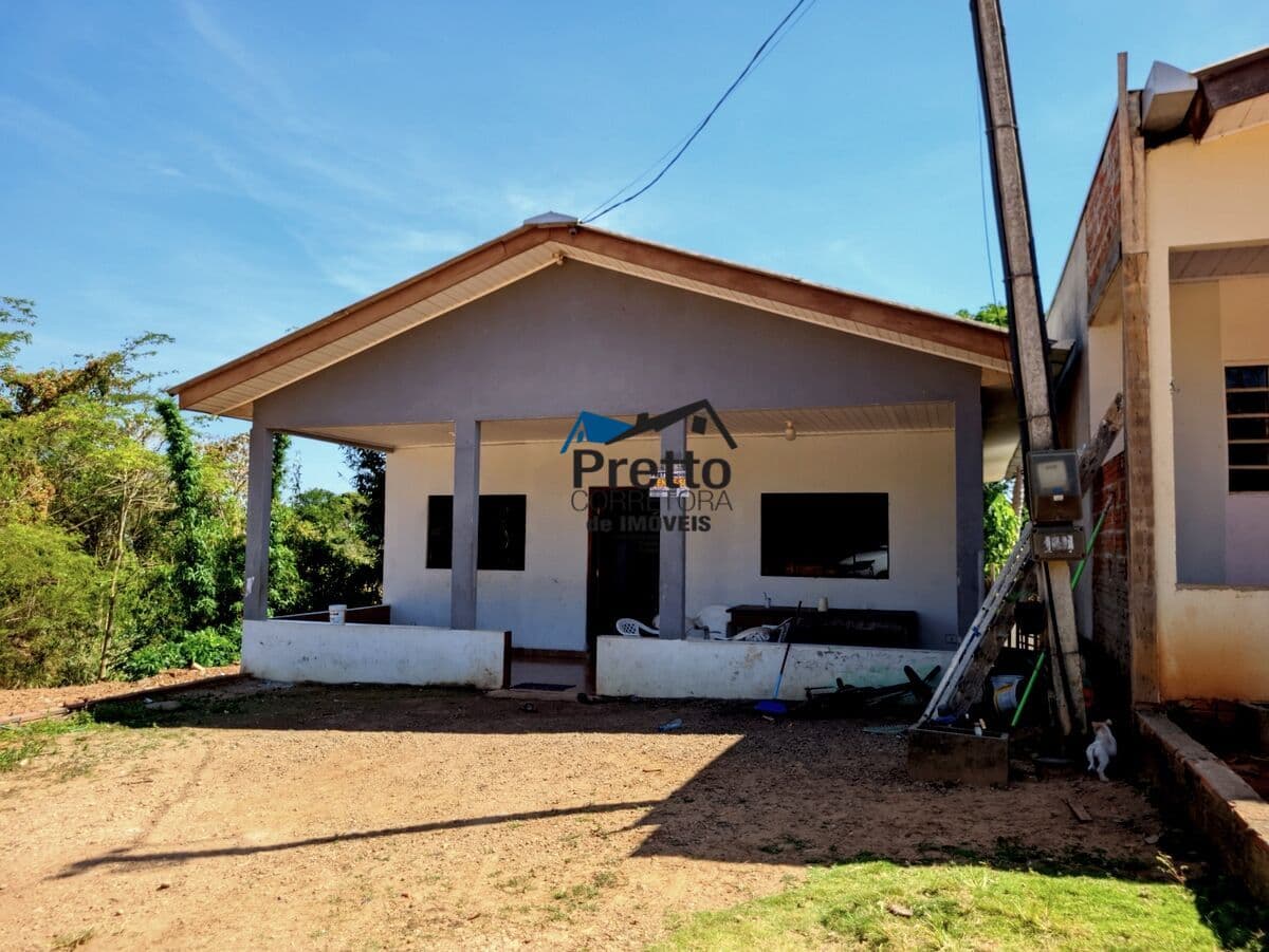 Vende-se Casa em Alvenaria Apta a Financiamento com terreno inteiro e de Esquina no bairro Santa Luzia em Colorado