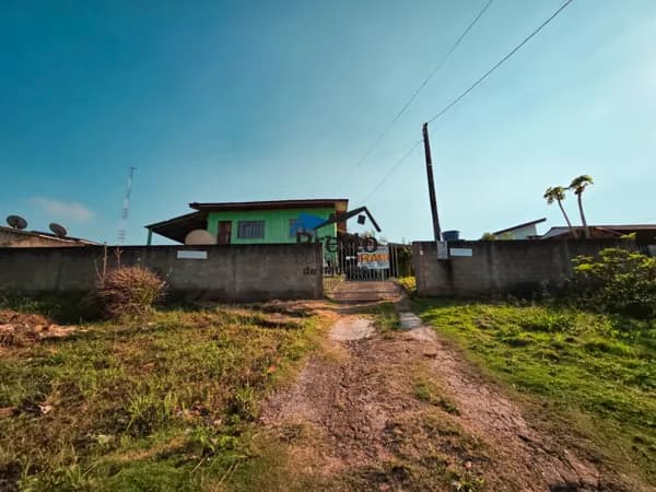 vende-se casa com terreno inteiro contendo 03 Dormitórios localizada no bairro Santa Luzia em Colorado do Oeste/RO