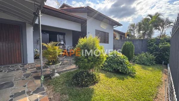 Casa à Venda no Bairro Pinheirinho em Criciúma/SC
