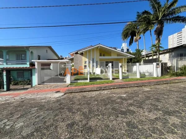 Casa 04 dormitórios aluguel Michel Criciúma