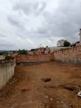 LOTE DE 360 M NO BAIRRO BRASÍLIA