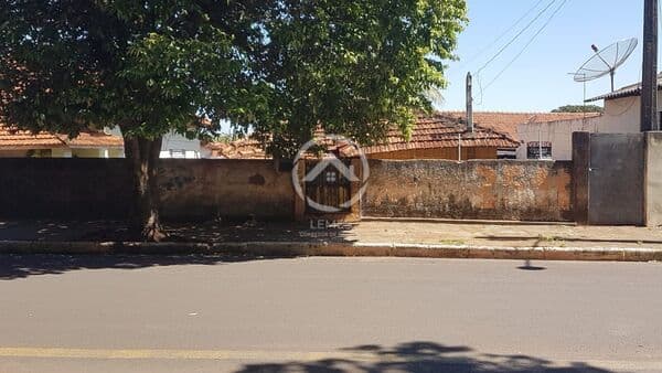 Casa em Mirandópolis - Centro