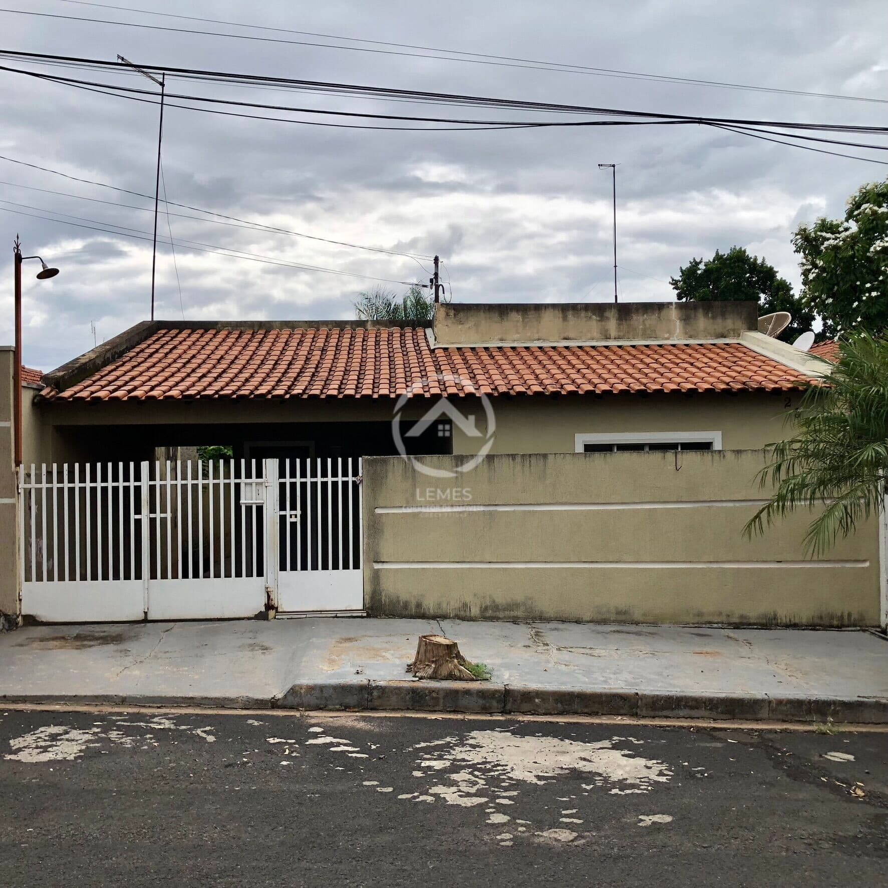 Casa em Mirandópolis - Centro
