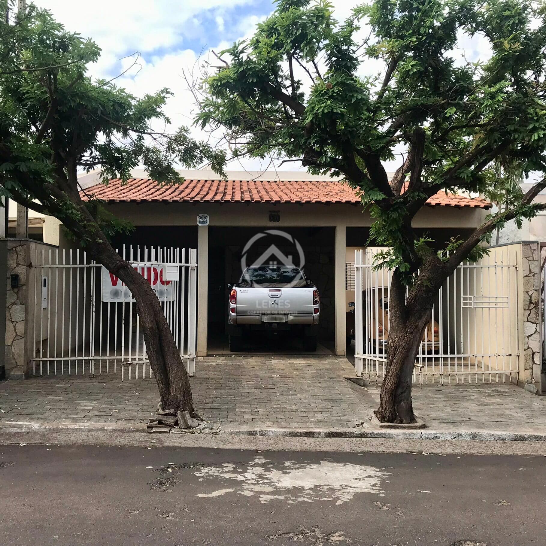 Casa em Mirandópolis - Centro