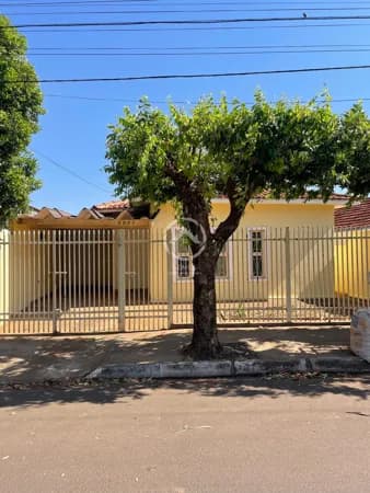 Casa em Mirandópolis - Centro
