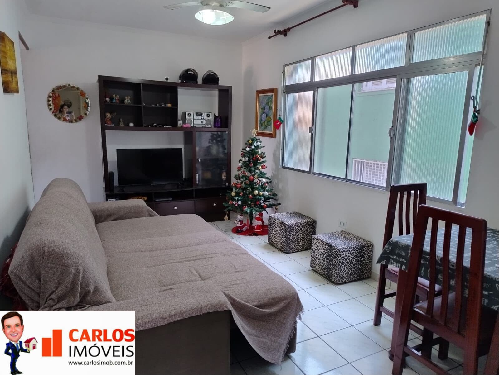 Amplo, 3 quartos, sala, cozinha, 2 banheiros, área de serviço, vaga demarcada, 2º andar, ótima localização, rua residencial, tranquila, bairro da Aparecida/Santos