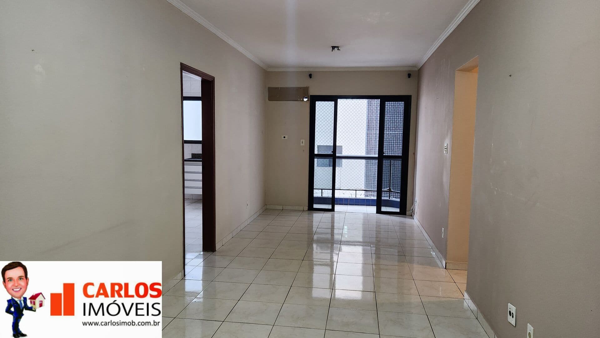 Ótimo apartamento de 2 quartos (1 suíte) mais dependência completa, GARAGEM FECHADA, salão de festa, playground, academia, elevador.