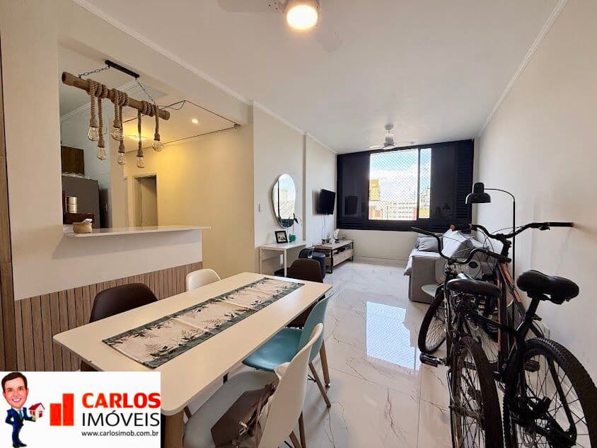 Lindo apartamento reformado de 2 quartos, na Praia do Gonzaga em Santos.