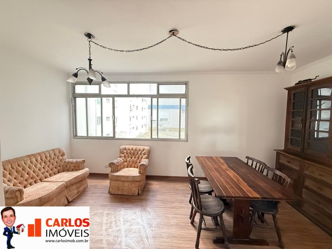 Oportunidade! Apartamento com 2 dormitórios, dependência e 2 vagas de garagem!
