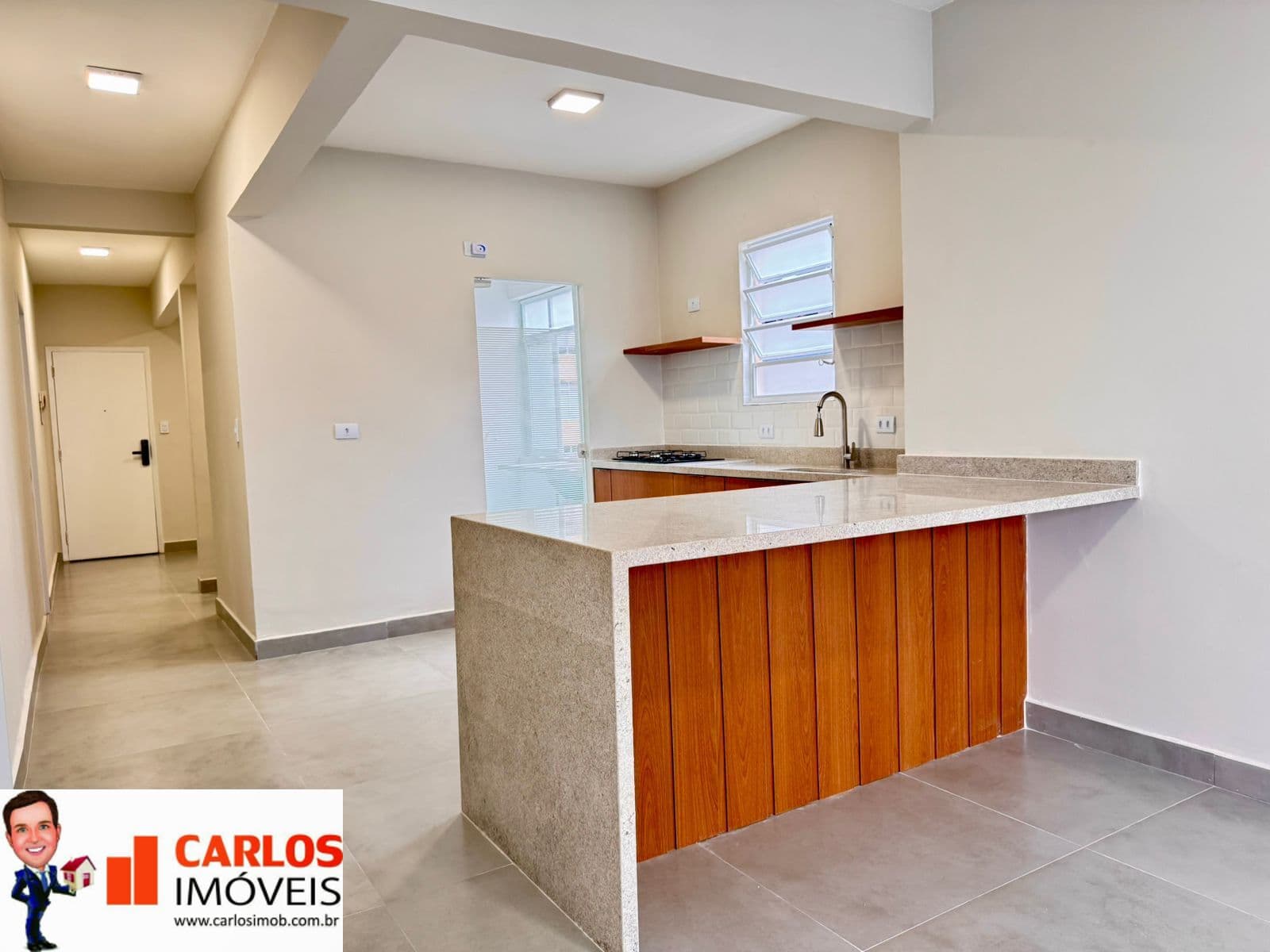 Apartamento totalmente reformado com 2 dormitórios no bairro Boqueirão.