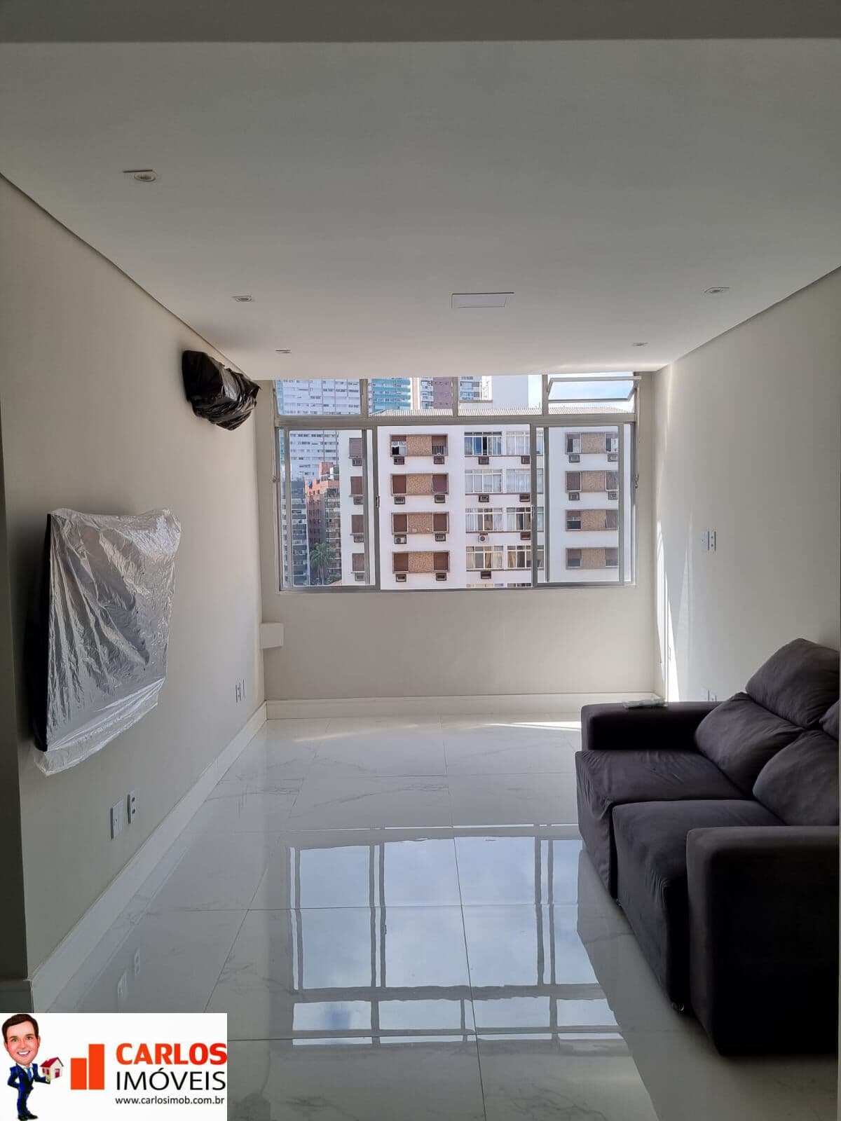 Apartamento Marvilhoso! Todo reformado a uma quadra da praia, 2 quartos suítes, planejados, cama baú, ar condicionado, 3 banheiros, sala, cozinha, área de serviço, elevador, garagem com manobrista