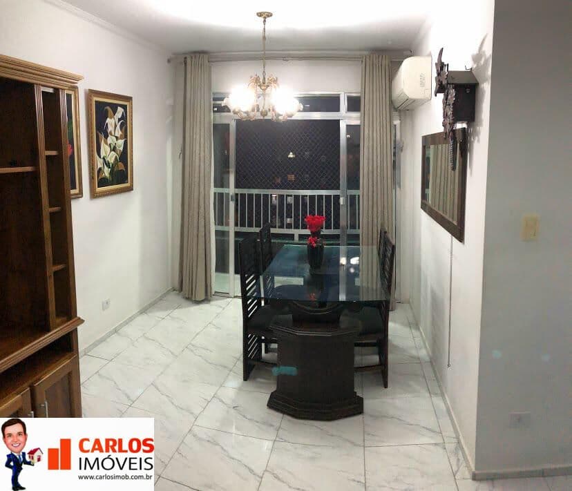 Praia do Gonzaguinha em São Vicente, 2 quartos, sala, cozinha, 2 banheiros e sacada. Prédio com elevador e garagem.