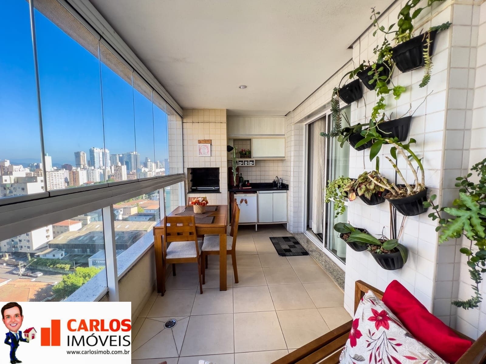Impecável! 2 dormitórios com armários planejados sendo 2 suítes, sala 3 ambientes, varanda gourmet, lavabo, cozinha planejada, área de serviço, 2 vagas privativas, lazer completo.