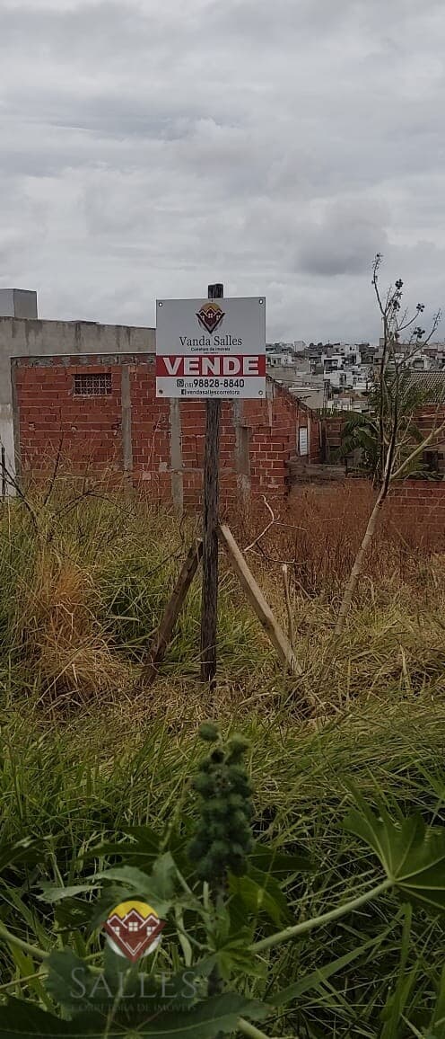 Terreno de 6 m² x 30 m² à Venda: Oportunidade Única!