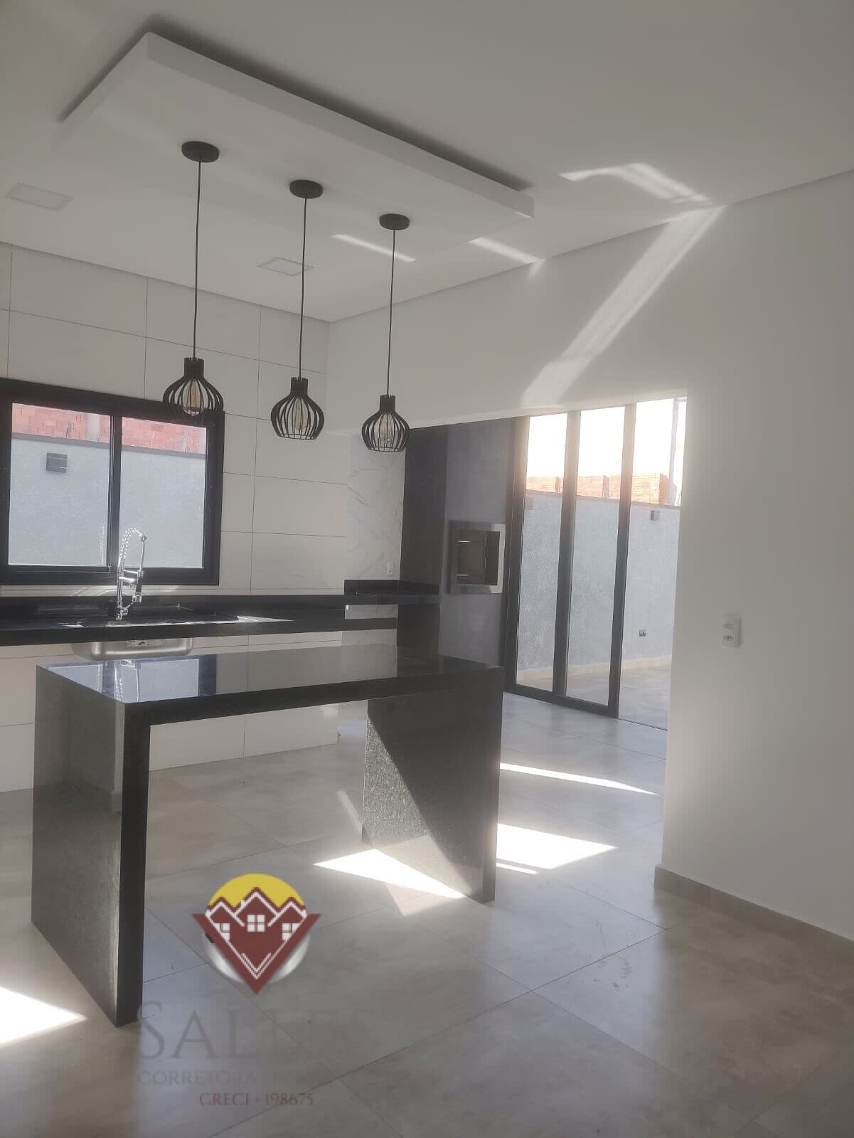 CASA COM PISCINA EM CONDOMÍNIO SANTINON