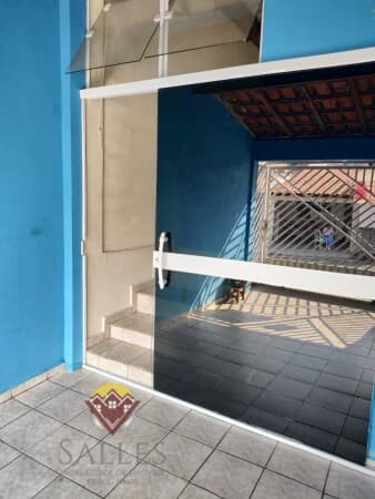 Casa Padrão com 3 Dormitórios e Terraço com Varanda