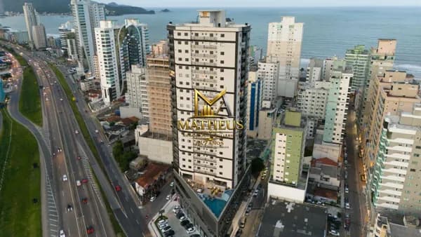 ANDAR ALTO! PRÉDIO NOVO! OPORTUNIDADE NA MEIA PRAIA!