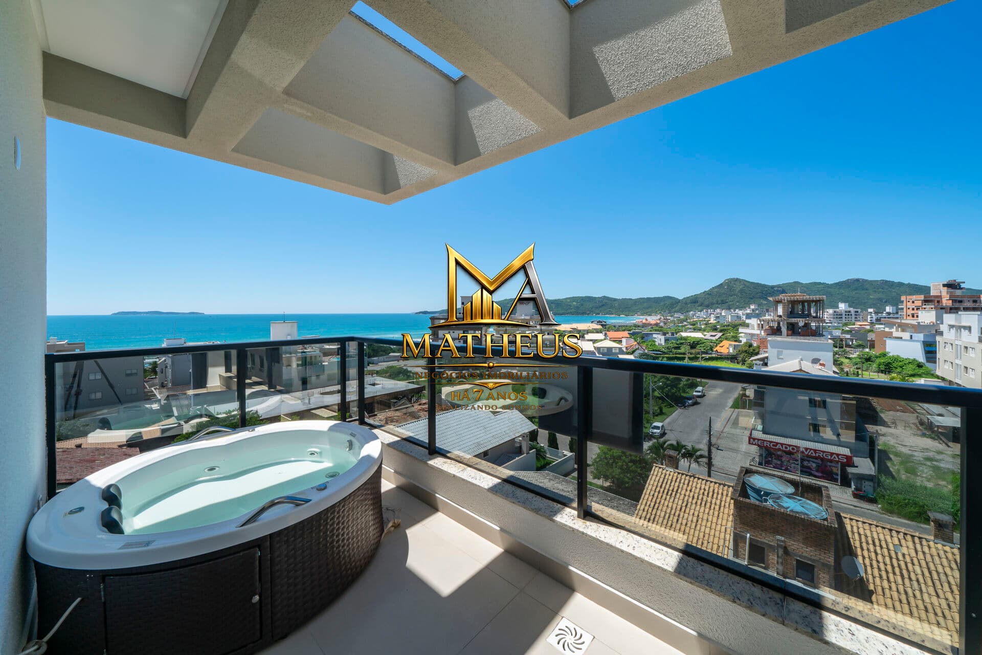 Cobertura Duplex com Vista para o Mar e Hidromassagem – Mariscal, Bombinhas/SC