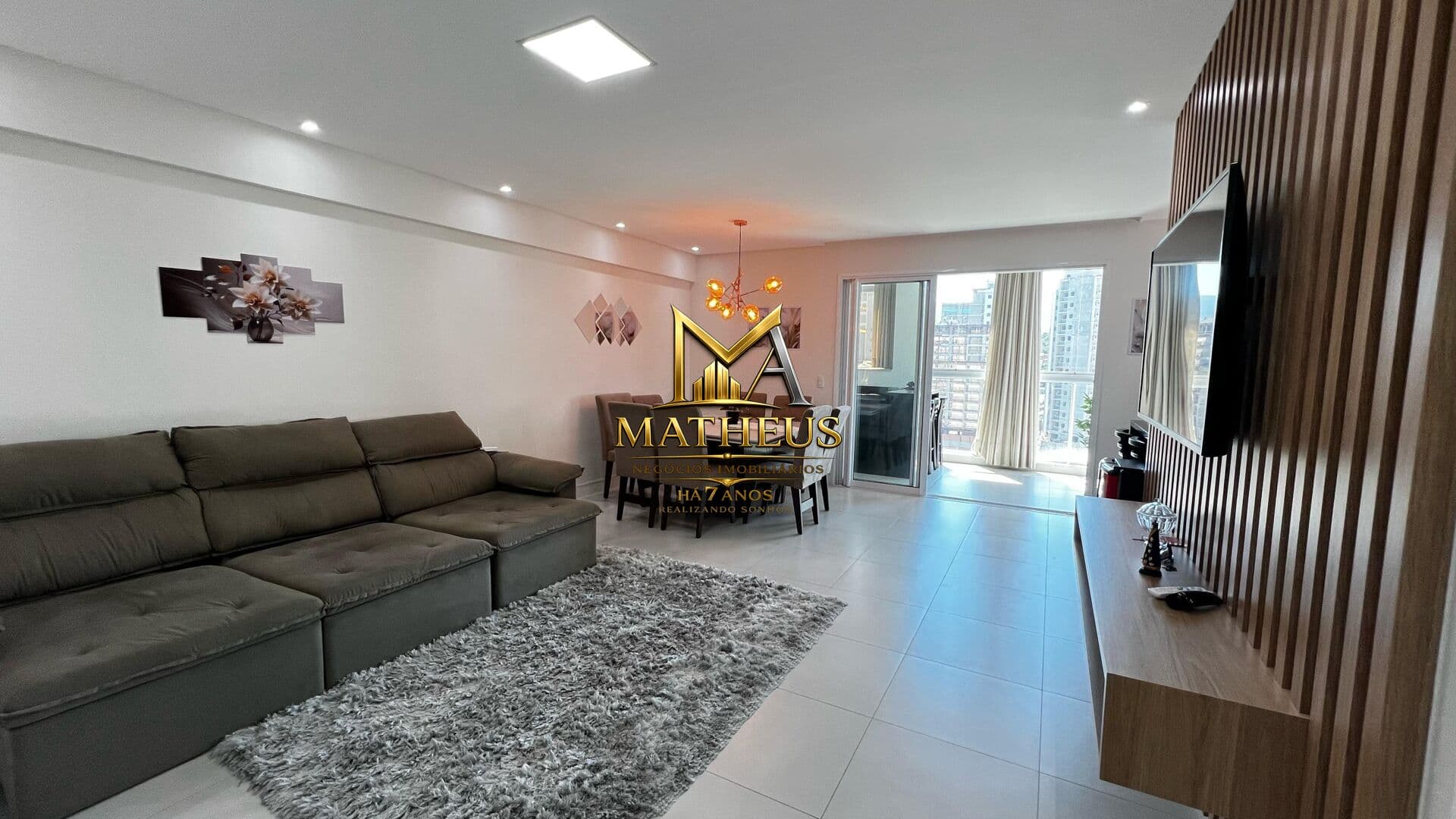 Apartamento Mobiliado com 3 Suítes à Venda na Meia Praia – Itapema/SC