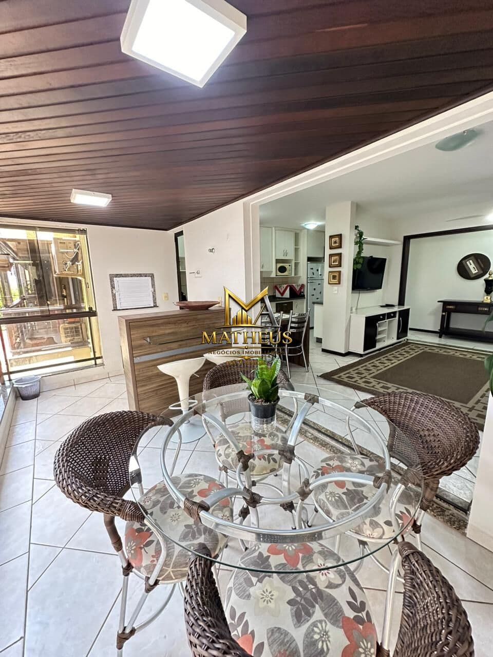 APARTAMENTO COM 3 QUARTOS QUADRA MAR NA MEIA PRAIA