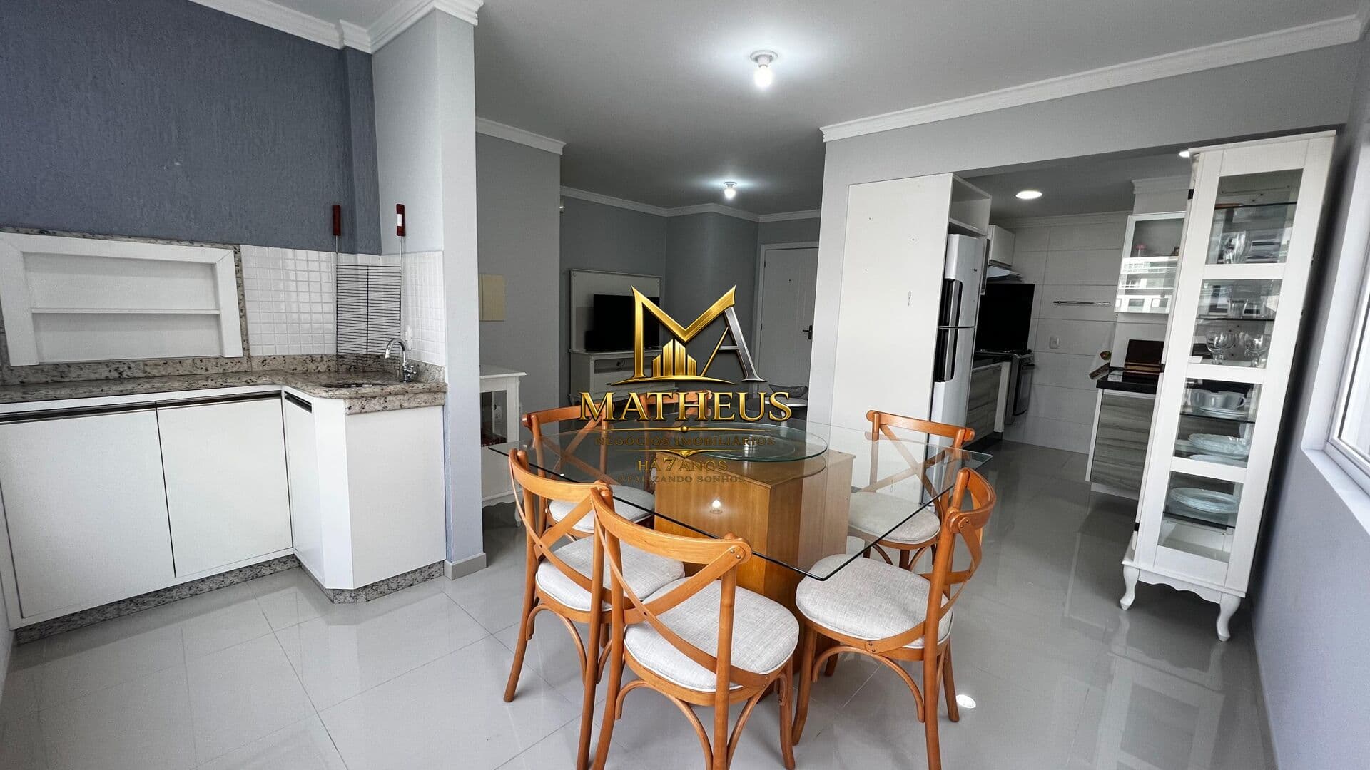 APARTAMENTO MOBILIADO A VENDA NA MEIA PRAIA