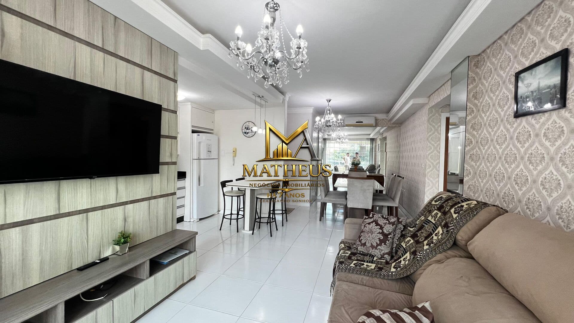 APARTAMENTO COM 2 SUÍTES MOBILIADO NA MEIA PRAIA! DIFERENCIADO!