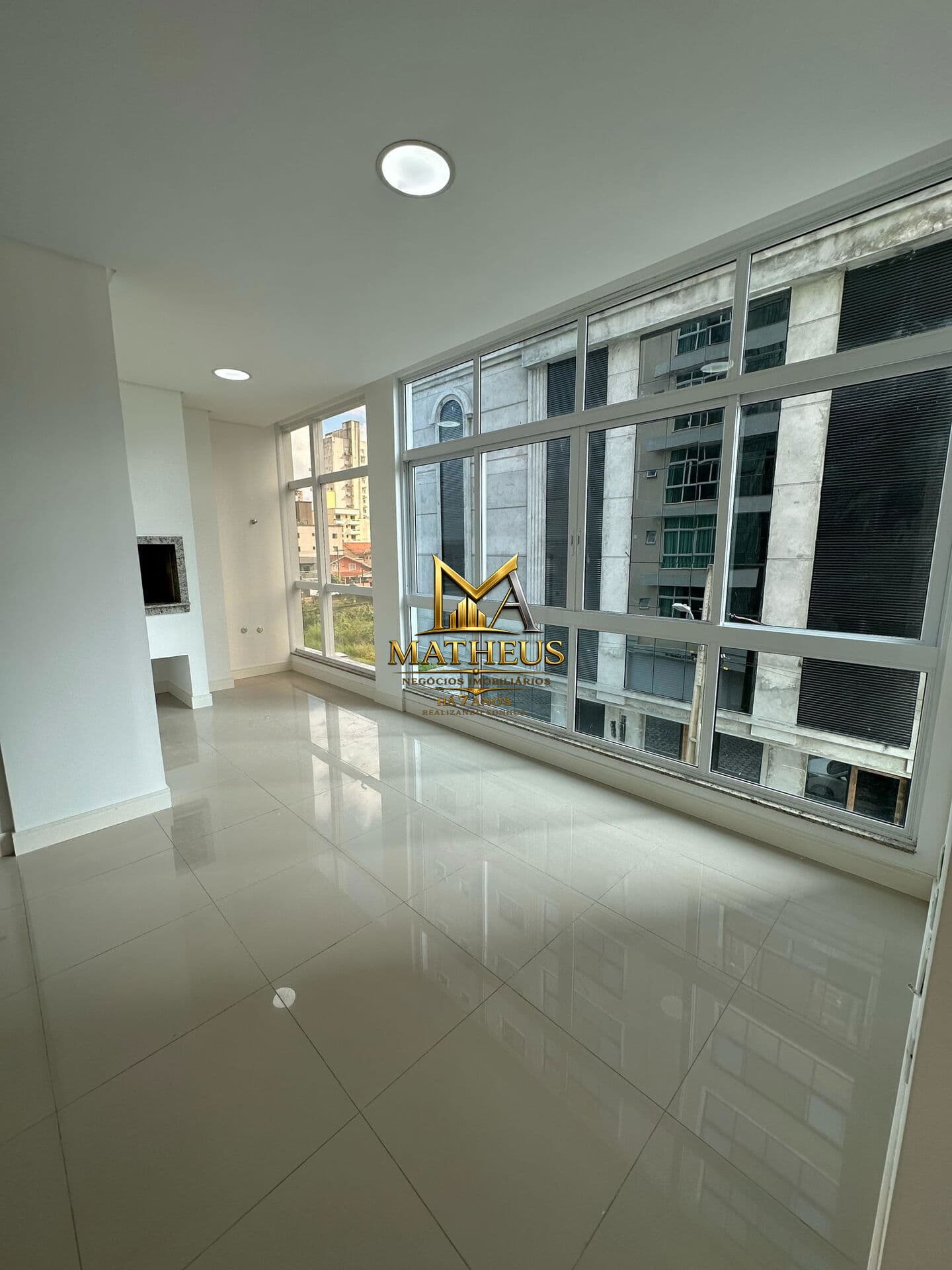 APARTAMENTO NOVO NA MEIA PRAIA!