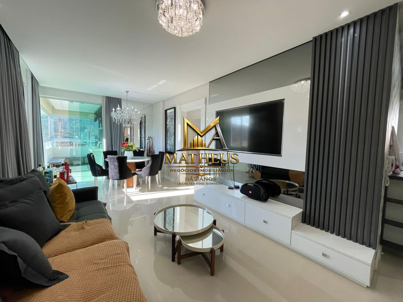 LINDO APARTAMENTO FINAMENTE MOBILIADO NO CENTRO DE ITAPEMA
