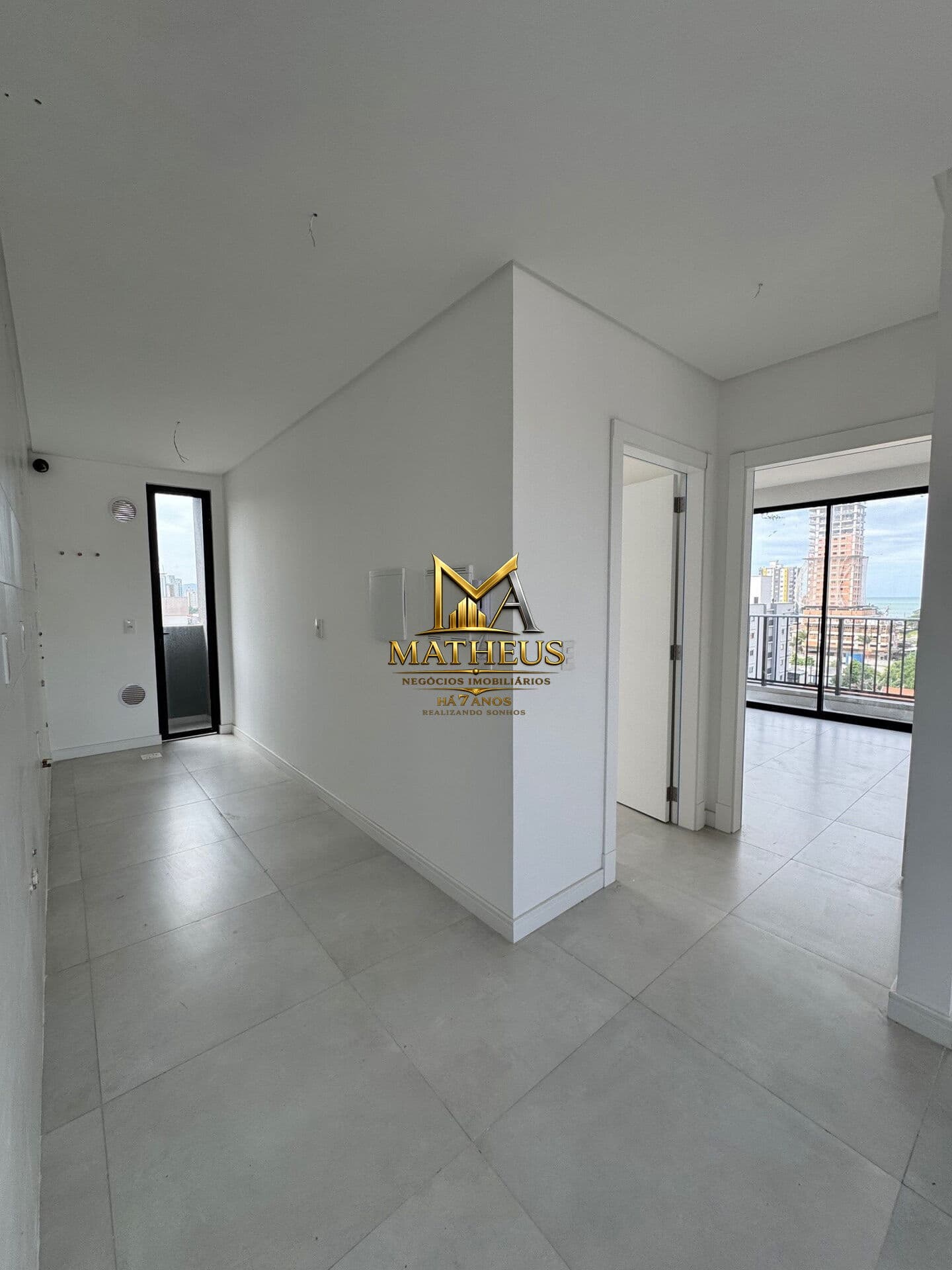APARTAMENTO NOVO À VENDA NO PEREQUÊ!