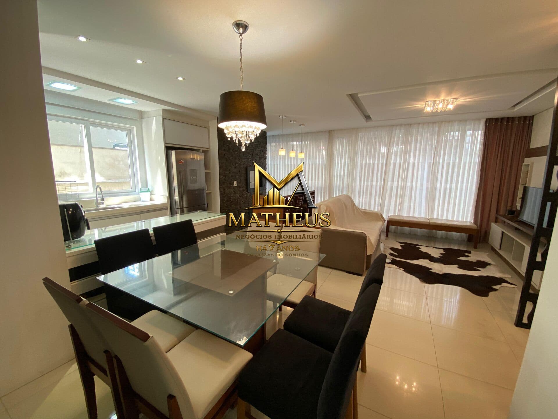 Apartamento com Amplo Terraço à Venda em Itapema/SC
