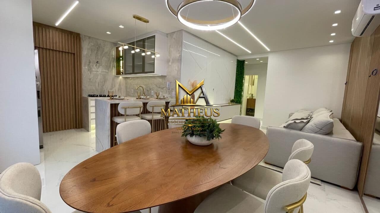 APARTAMENTO SHOWROOM NO CENTRO DE ITAPEMA COM 3 SUÍTES