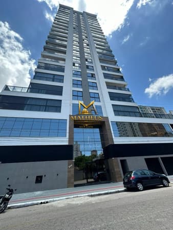 EXCELENTE APARTAMENTO 2 SUÍTES NOVO NA MEIA PRAIA!