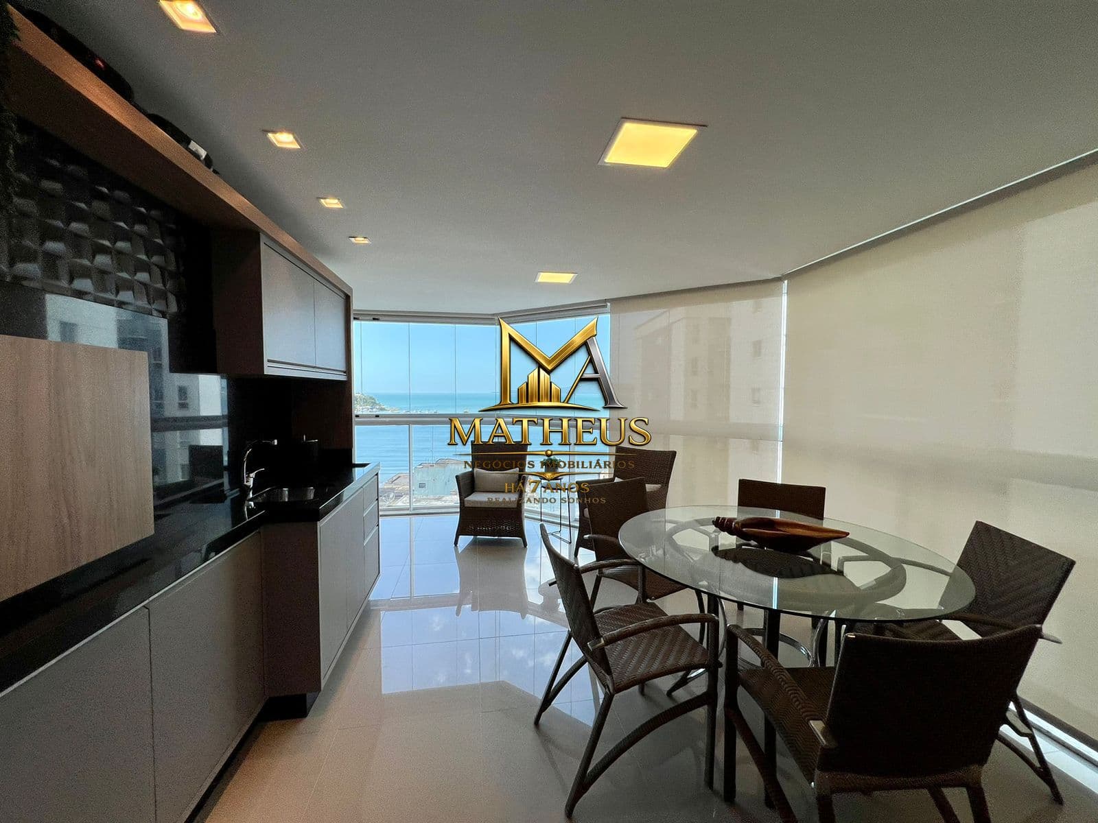 Apartamento Finamente Mobiliado com Vista para o Mar no Centro de Itapema/SC