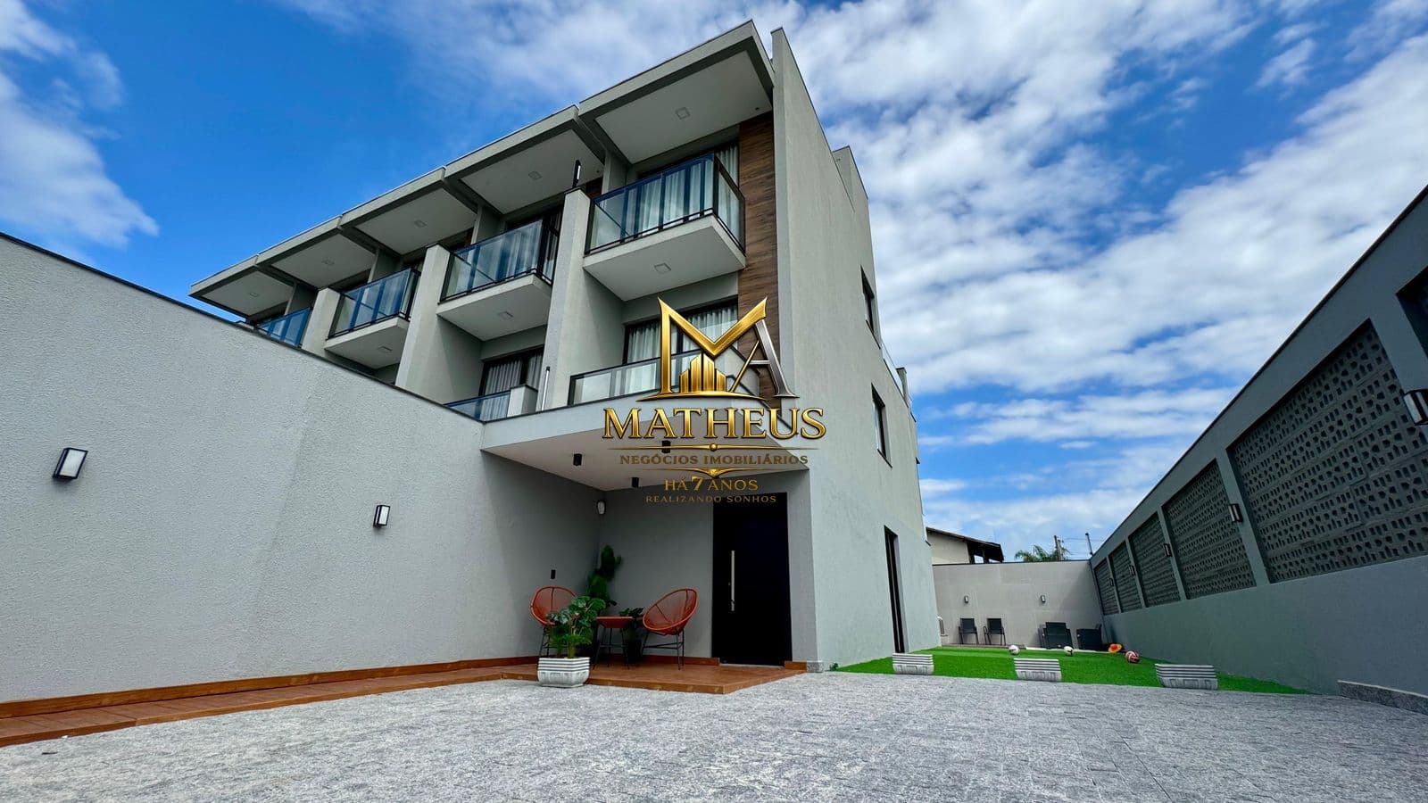Casa Triplex Finamente Mobiliada à Venda no Canto Grande – Bombinhas/SC